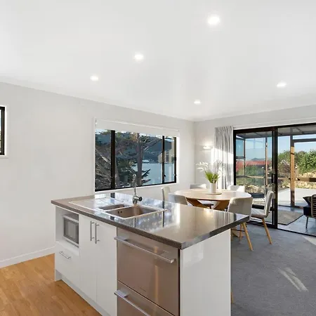 Harbour Views Villa Dunedin Exterior photo